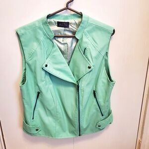 ASTR Mint green vest, size L, great condition
